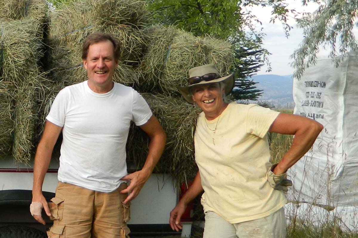 sullindeo-farms-tricia-leo Tricia and Leo enjoying the lifestyle on Sullindeo Farm